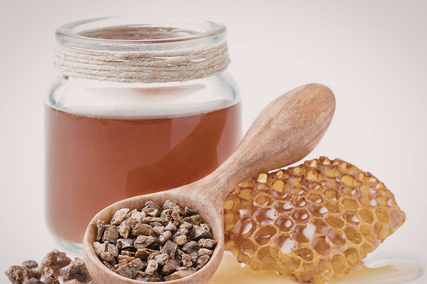 Produkty pszczele a alergie – kto powinien na nie uważać?